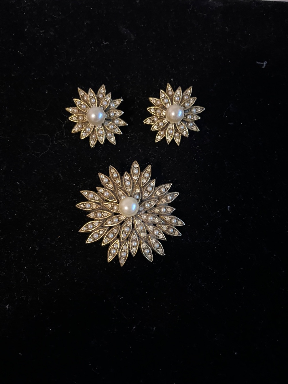 HAR Pearl & Crystal Gold-Tone Floral Brooch and Earring Set